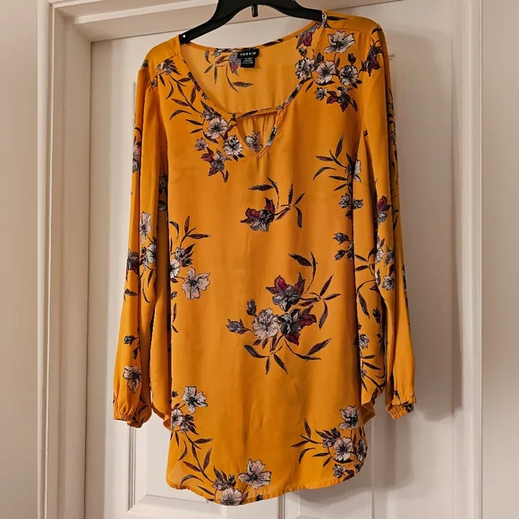 Torrid Keyhole Top - Picture 6 of 7